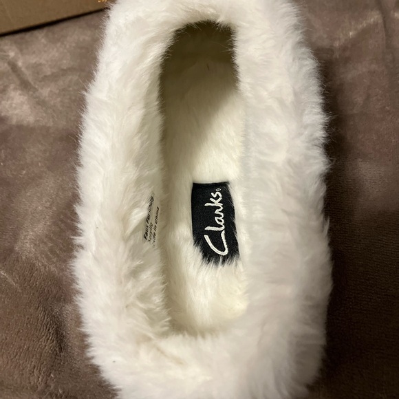 New Suede Fur-Lined Clarks Slippers Womens Size 8 - Picture 4 of 5